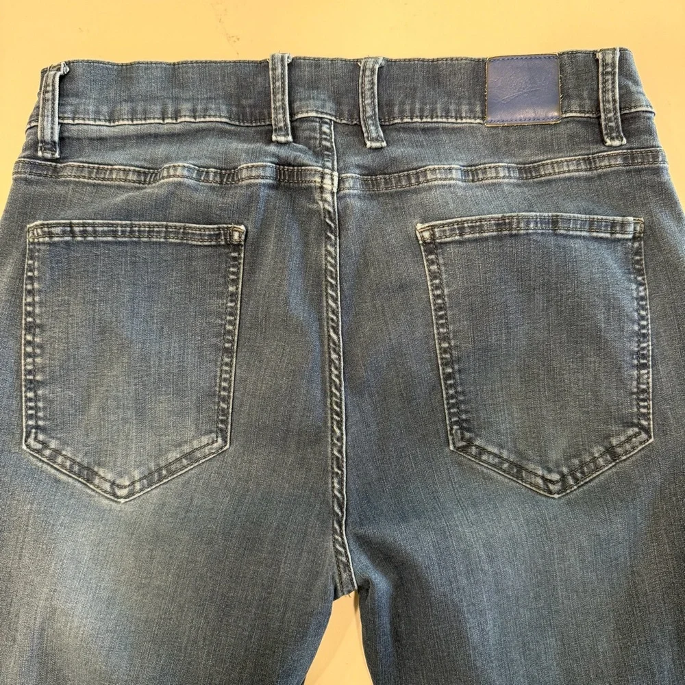 Mugsy Men’s Fulton Casual Fit Blue Jeans  36x26